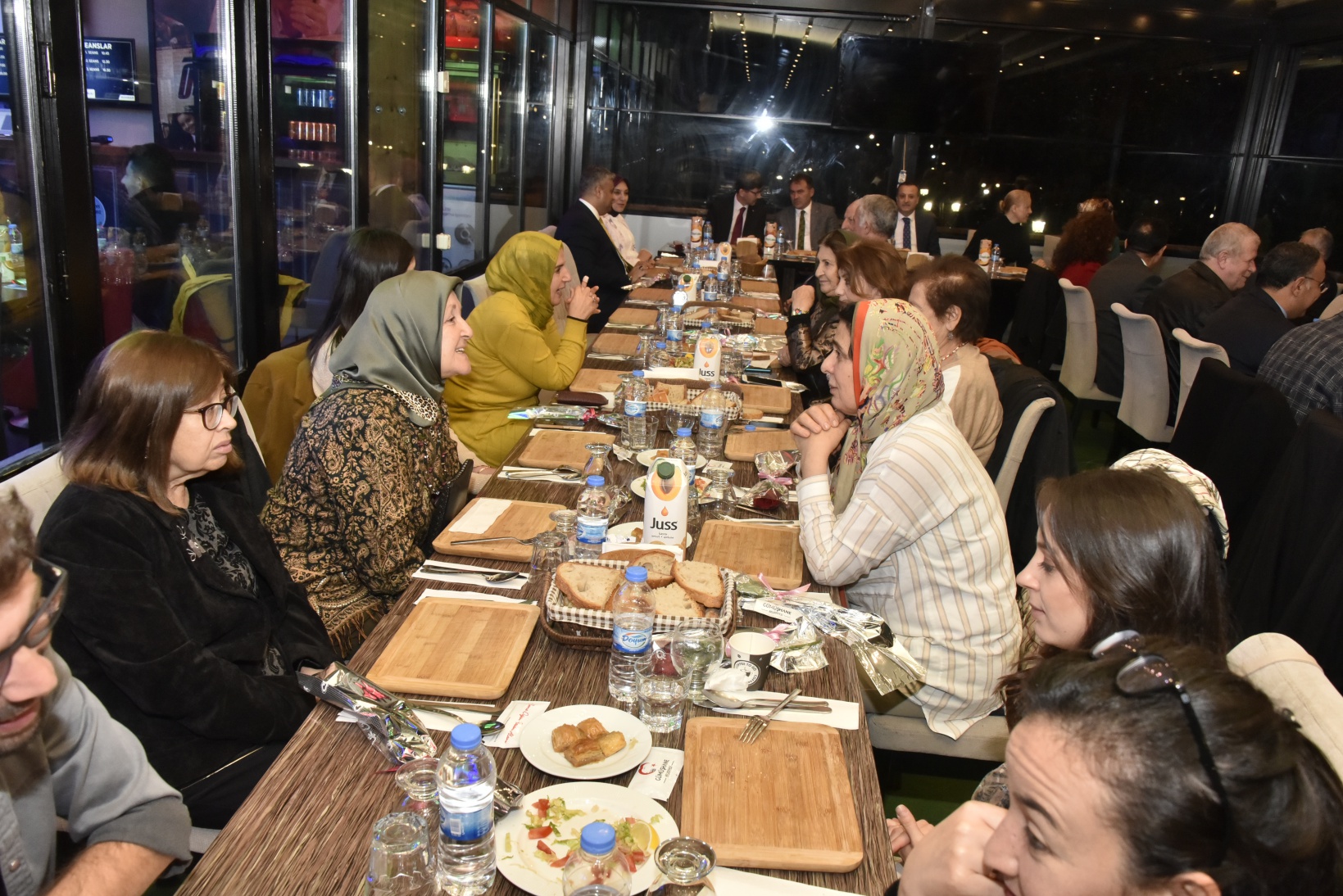 Öğretmenler yemekte buluştu 18