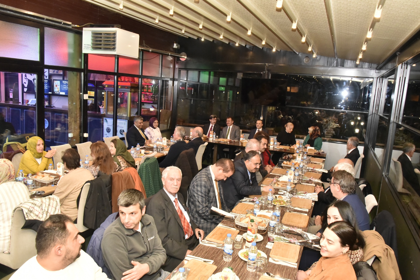 Öğretmenler yemekte buluştu 11