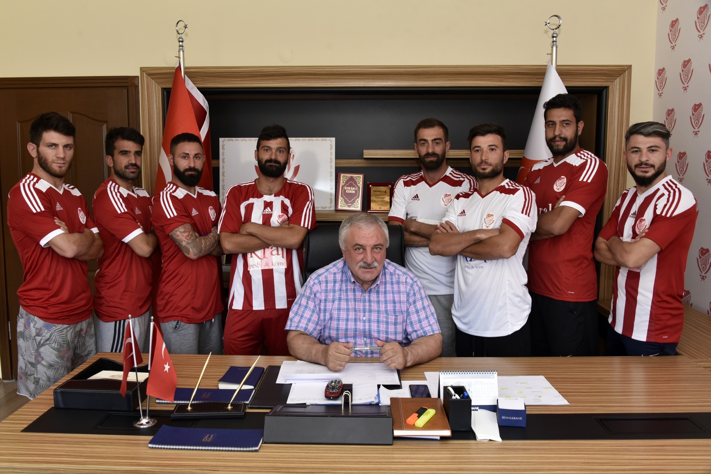 Gümüşhanespor'da 8 yeni futbolcu imza attı 1