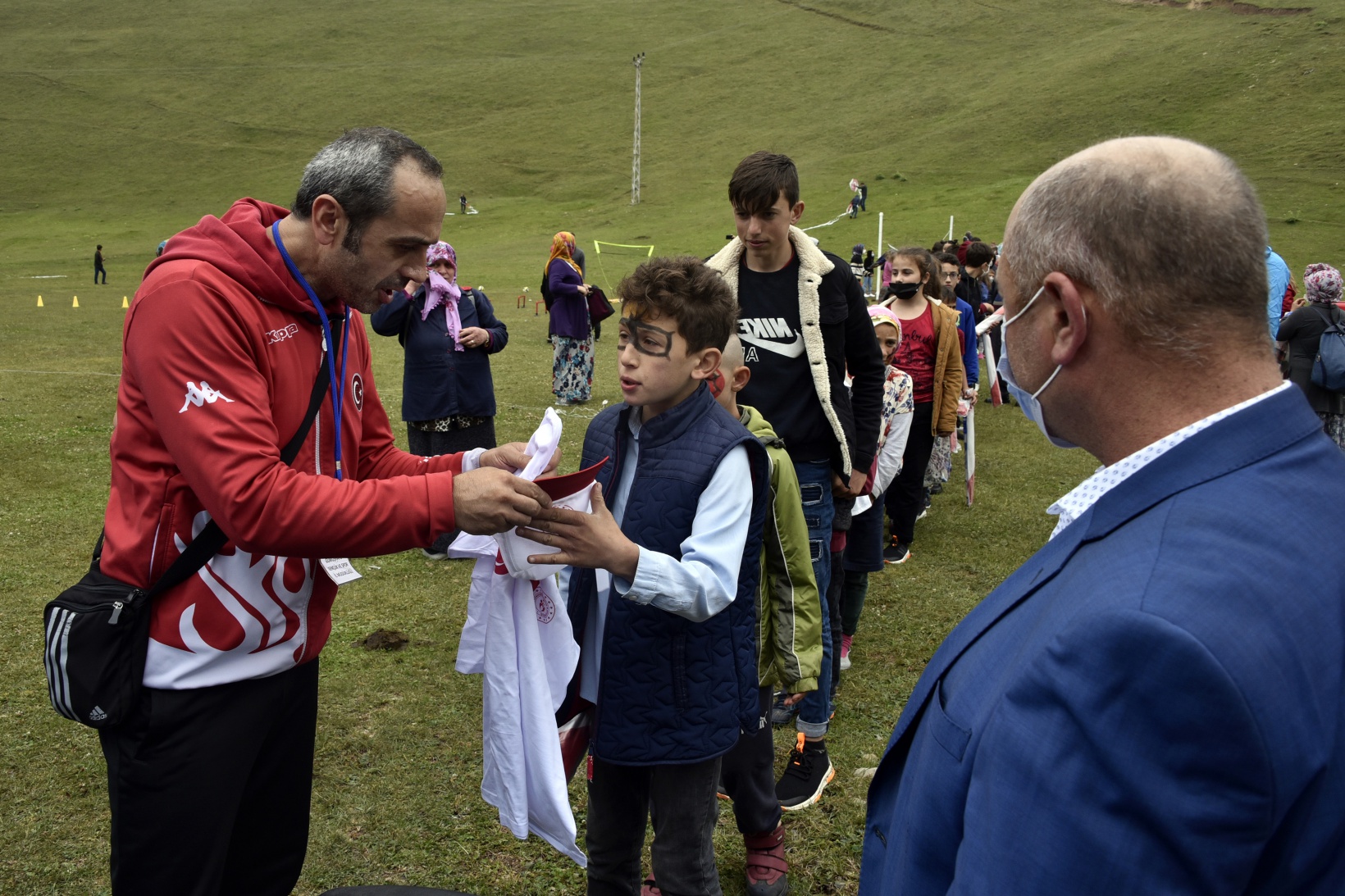 2 bin metredeki yaylada spor şenliği yapıldı 51