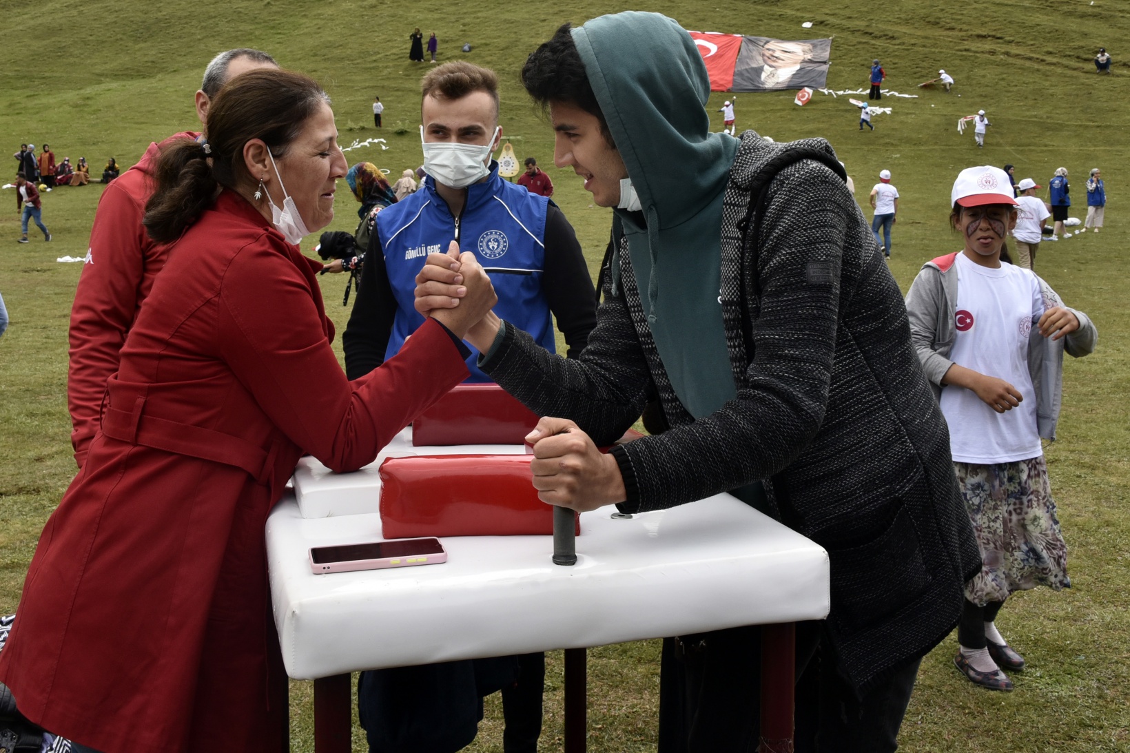 2 bin metredeki yaylada spor şenliği yapıldı 45