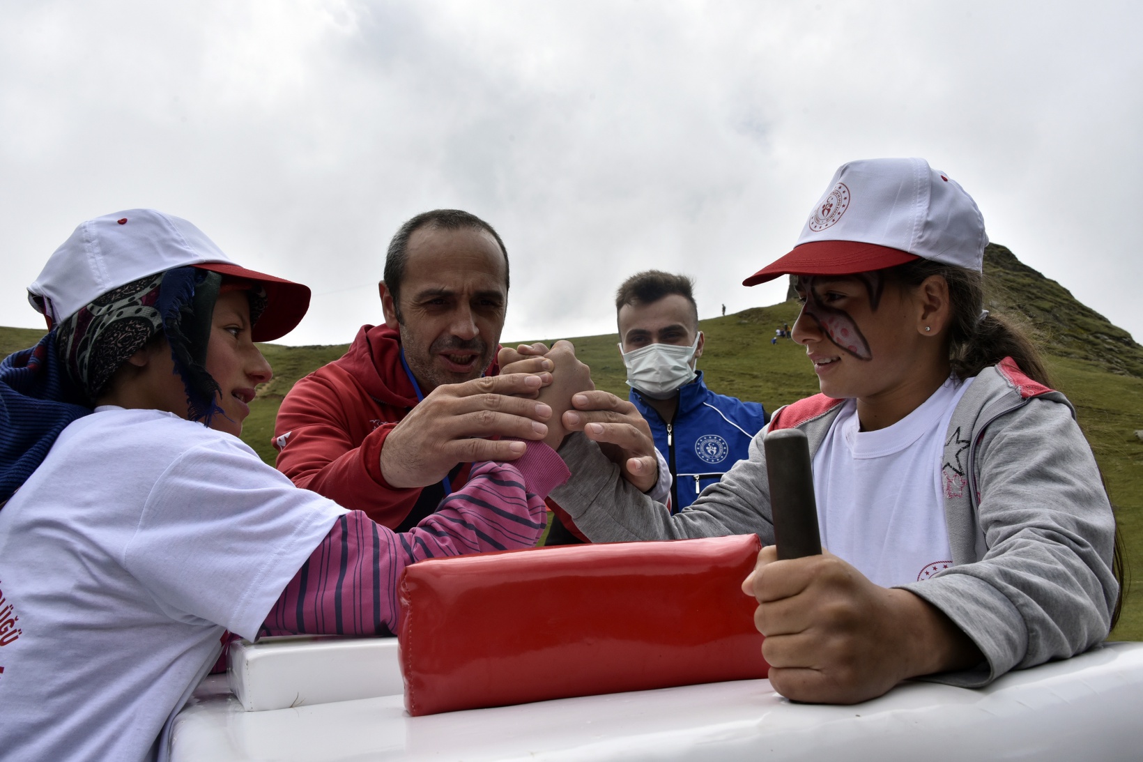 2 bin metredeki yaylada spor şenliği yapıldı 16