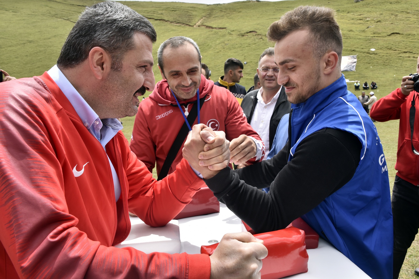 2 bin metredeki yaylada spor şenliği yapıldı 14