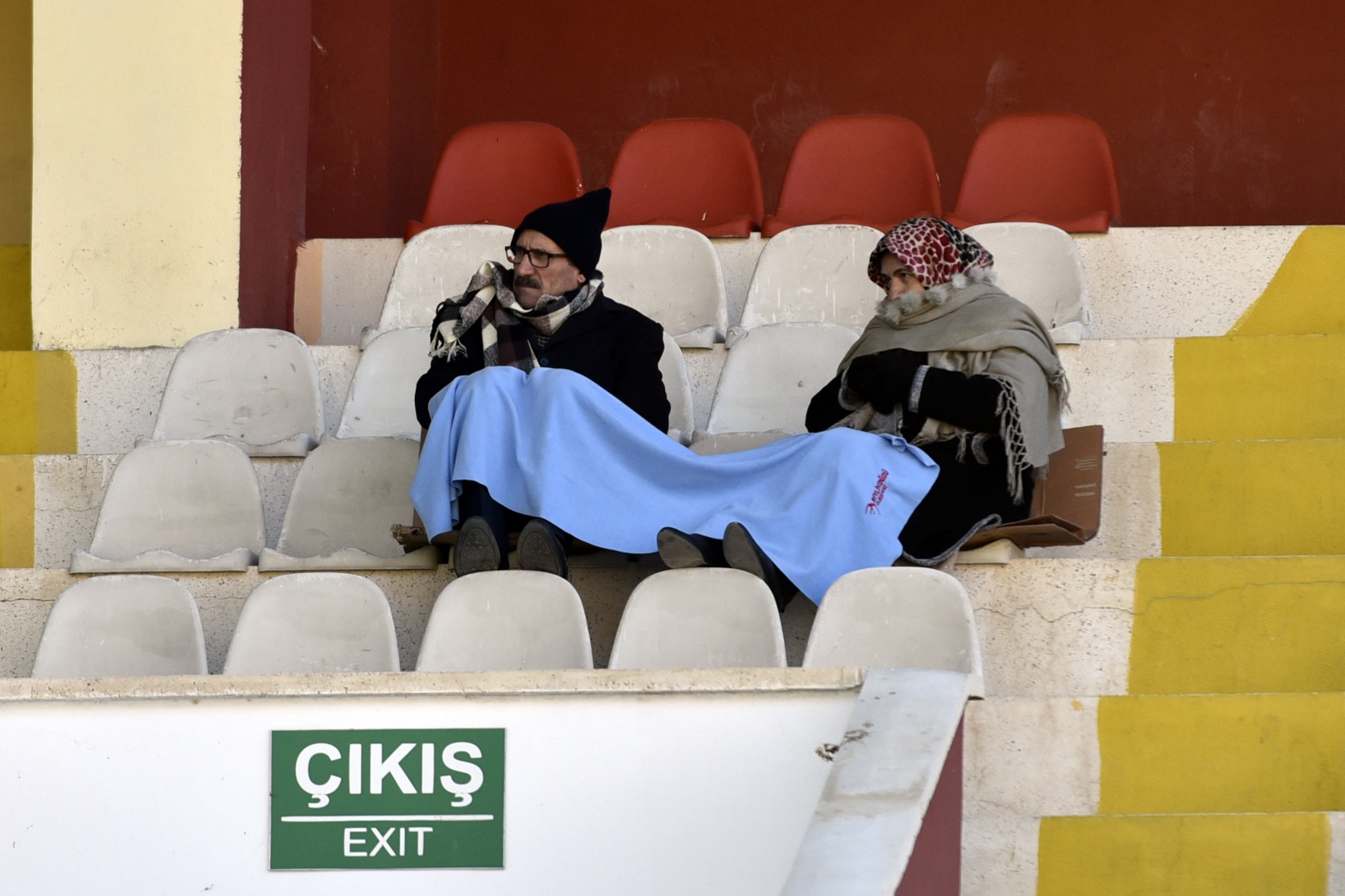 Gümüş perişan: 1-4 17