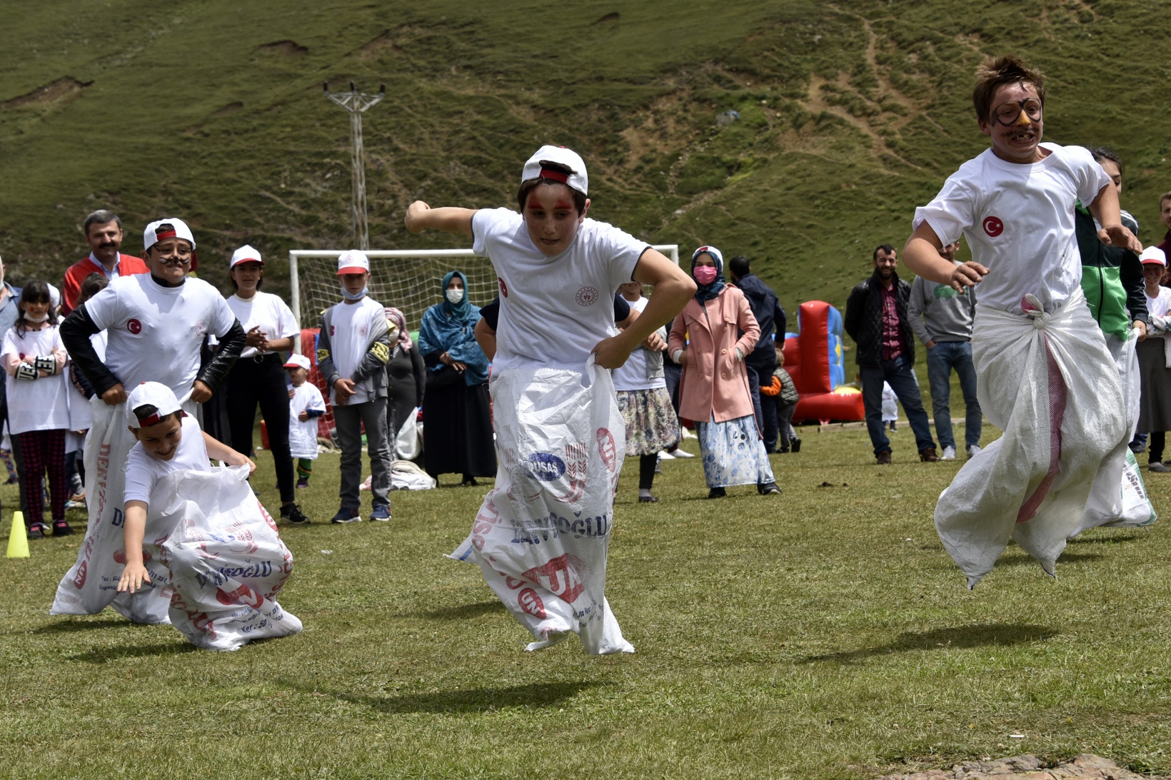 2 bin metredeki yaylada spor şenliği yapıldı 43