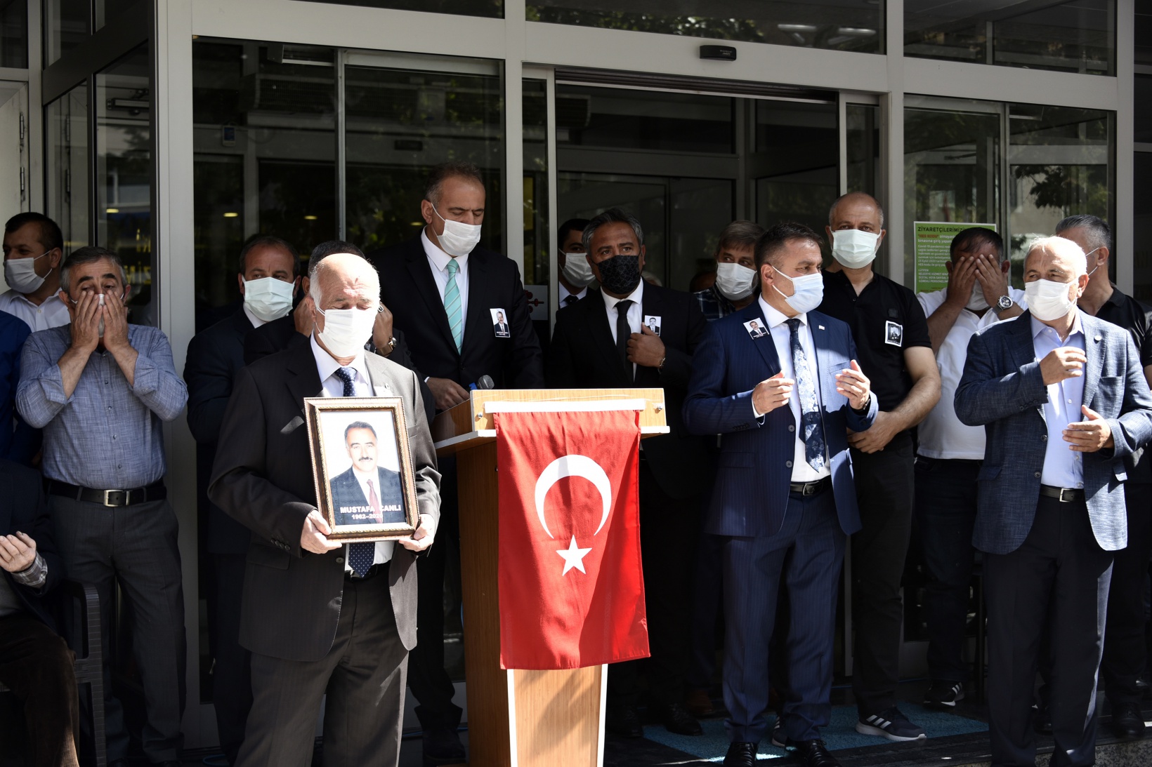 Mustafa Canlı son yolculuğuna uğurlandı 1