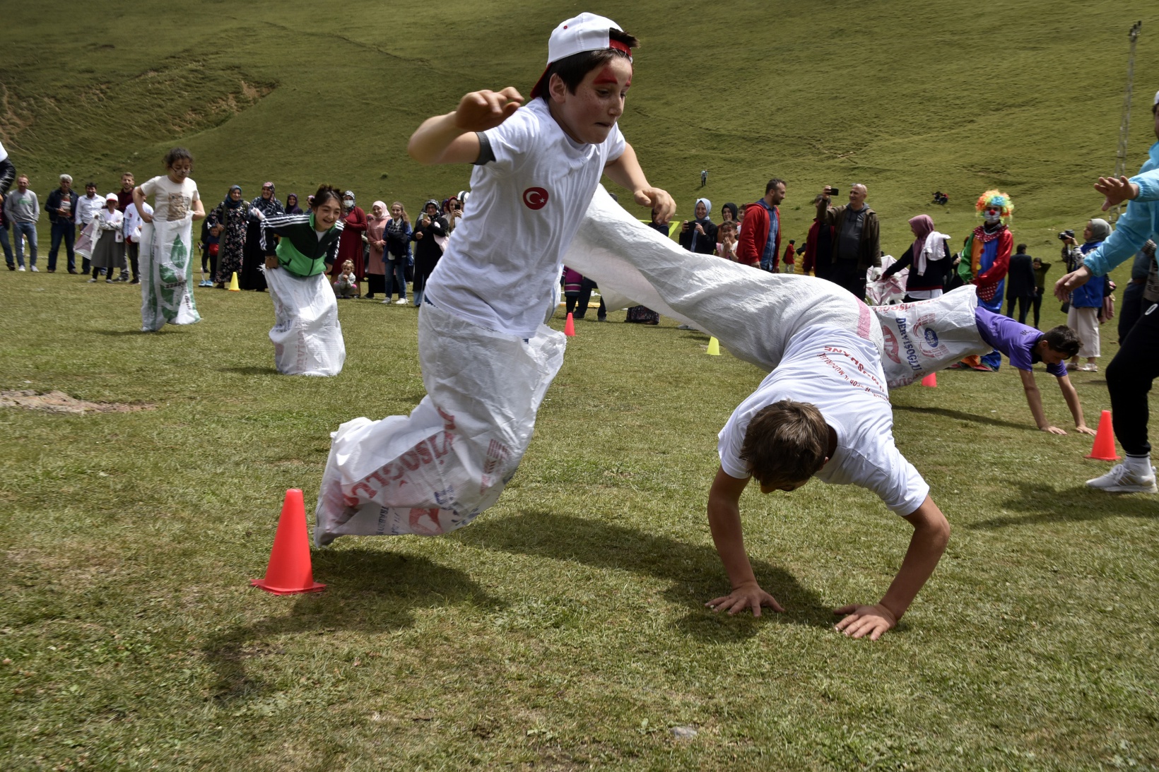 2 bin metredeki yaylada spor şenliği yapıldı 33