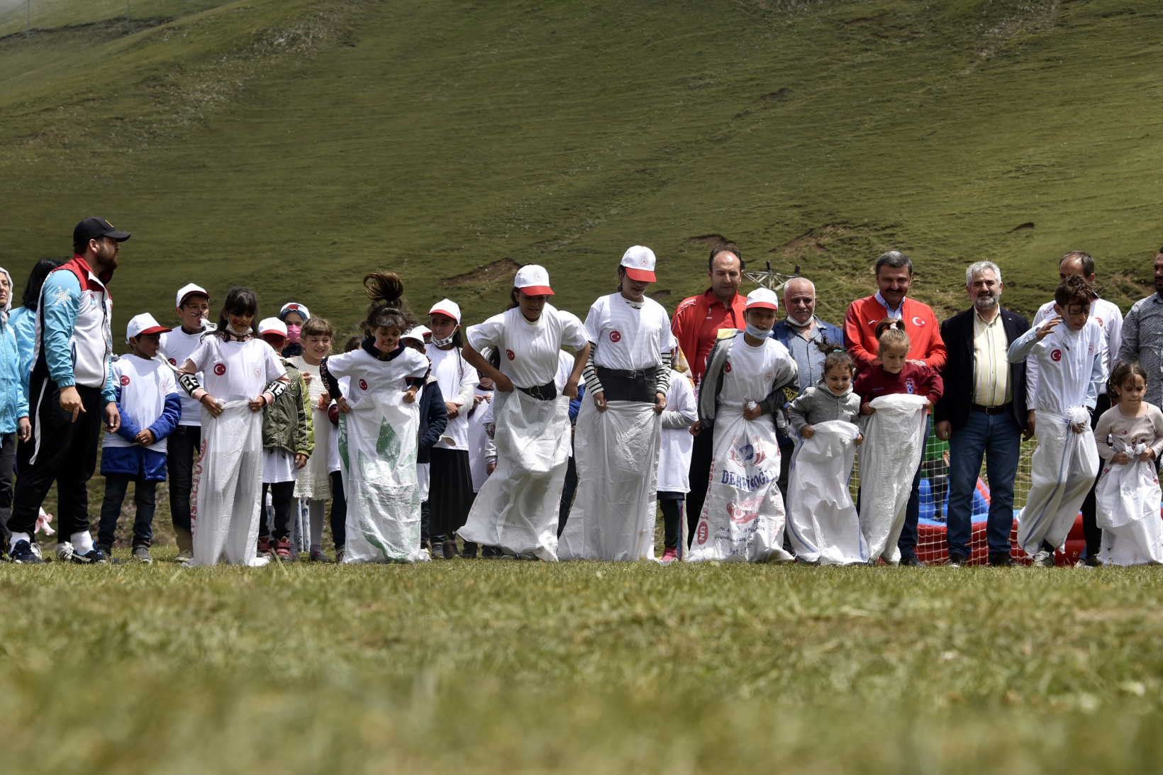 2 bin metredeki yaylada spor şenliği yapıldı 3