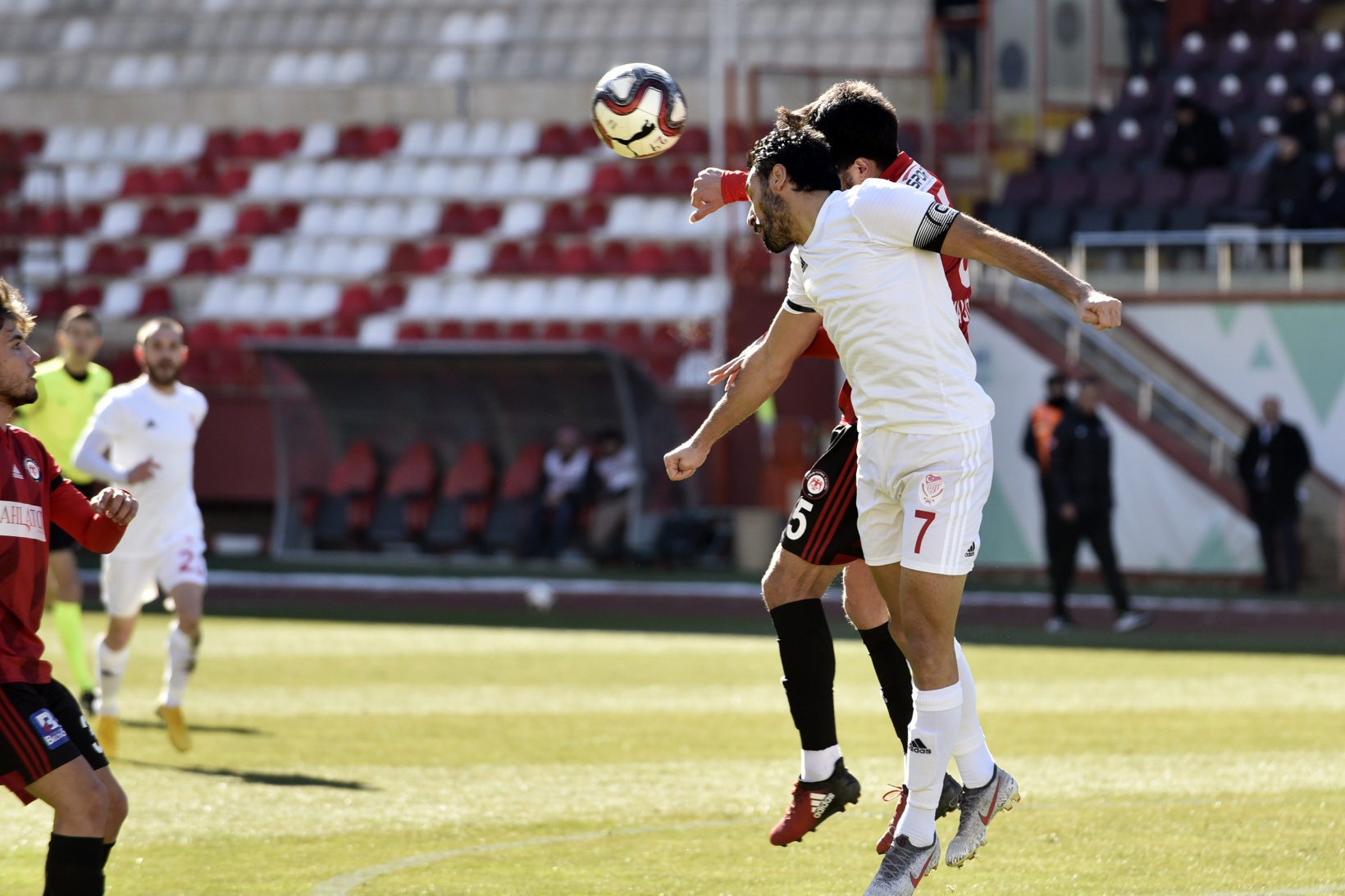 Gümüş perişan: 1-4 1