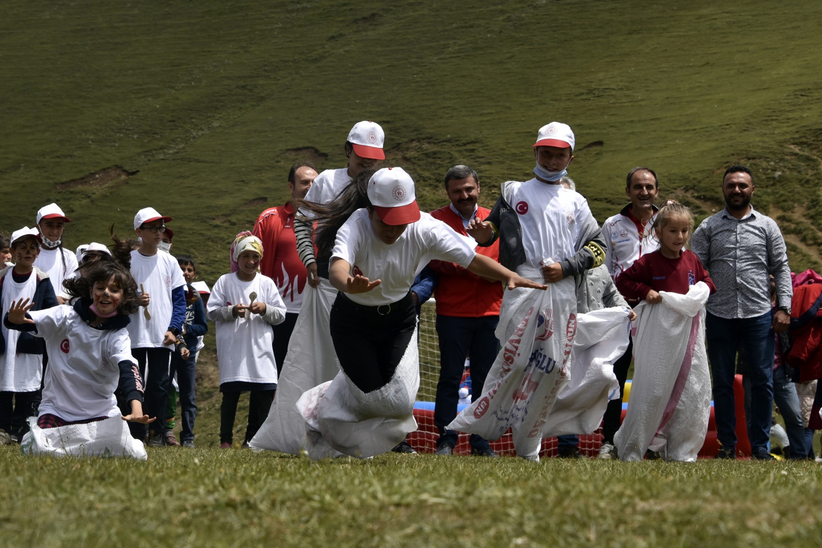 2 bin metredeki yaylada spor şenliği yapıldı 22