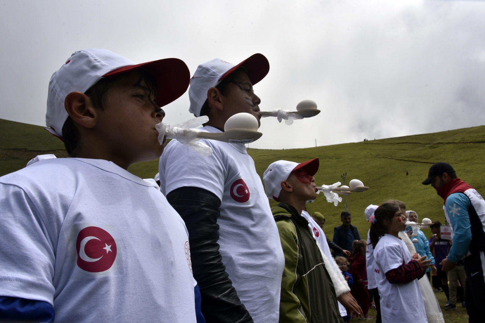 2 bin metredeki yaylada spor şenliği yapıldı 36