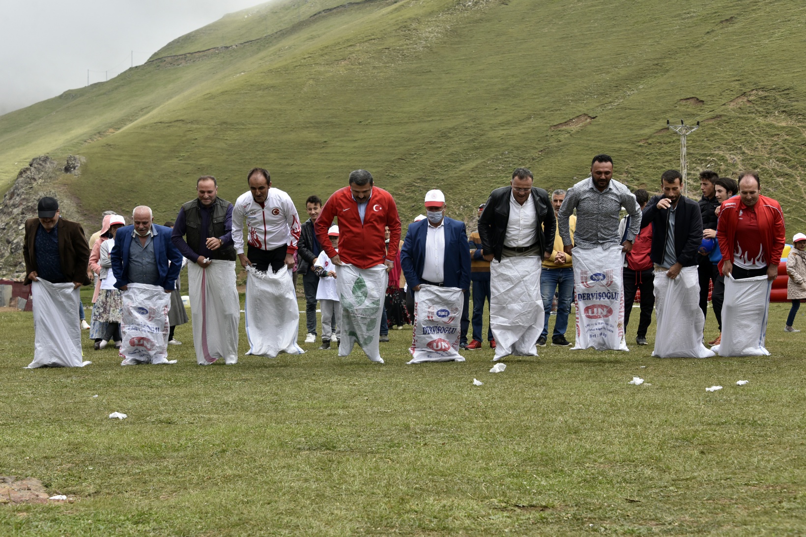 2 bin metredeki yaylada spor şenliği yapıldı 13