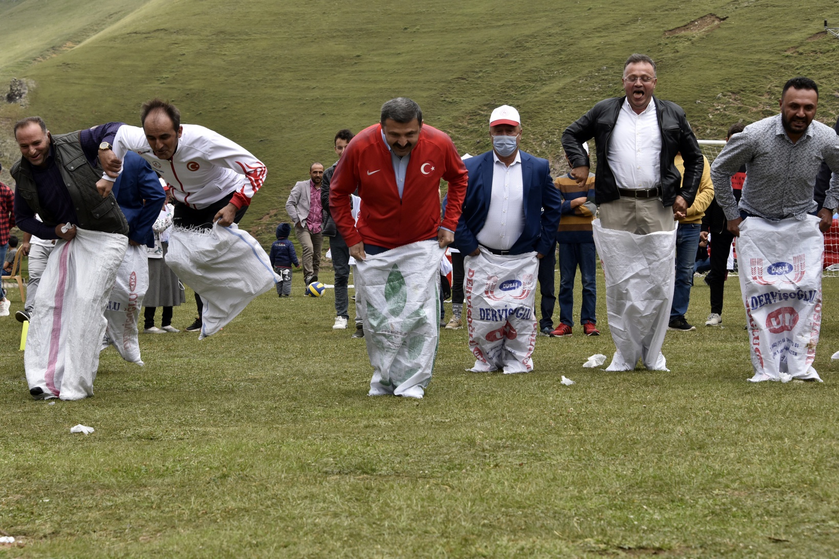 2 bin metredeki yaylada spor şenliği yapıldı 29