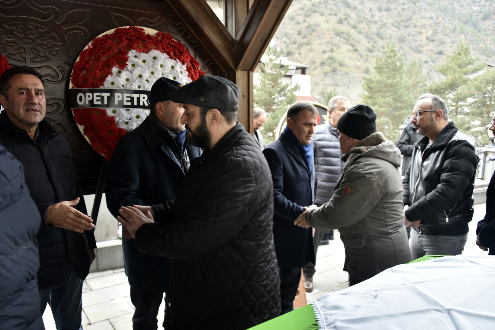Başkan Çimen’in annesi son yolculuğuna uğurlandı  1