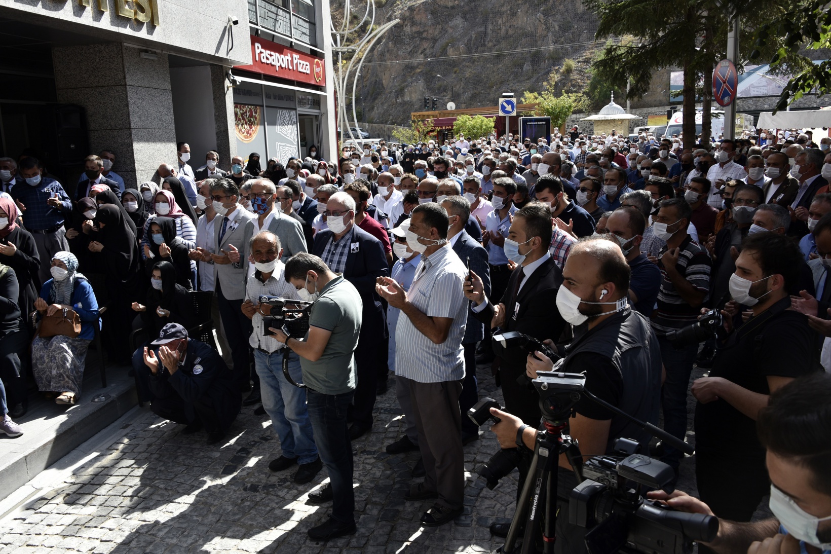 Mustafa Canlı son yolculuğuna uğurlandı 24