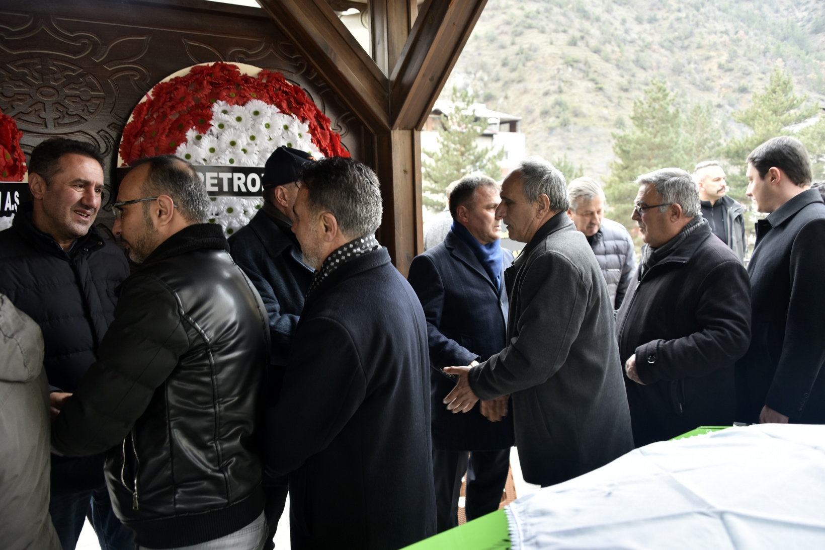 Başkan Çimen’in annesi son yolculuğuna uğurlandı  21