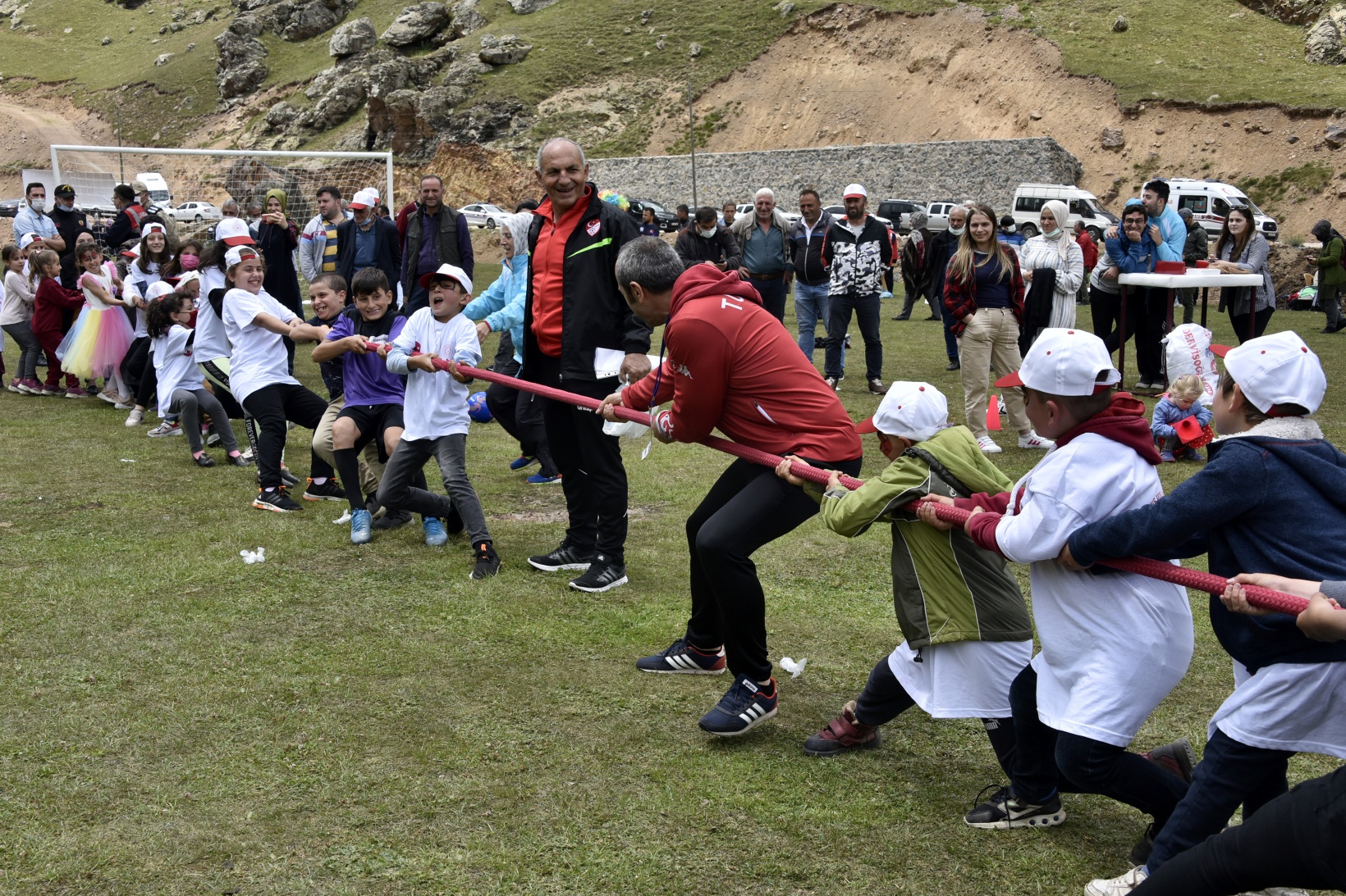 2 bin metredeki yaylada spor şenliği yapıldı 24