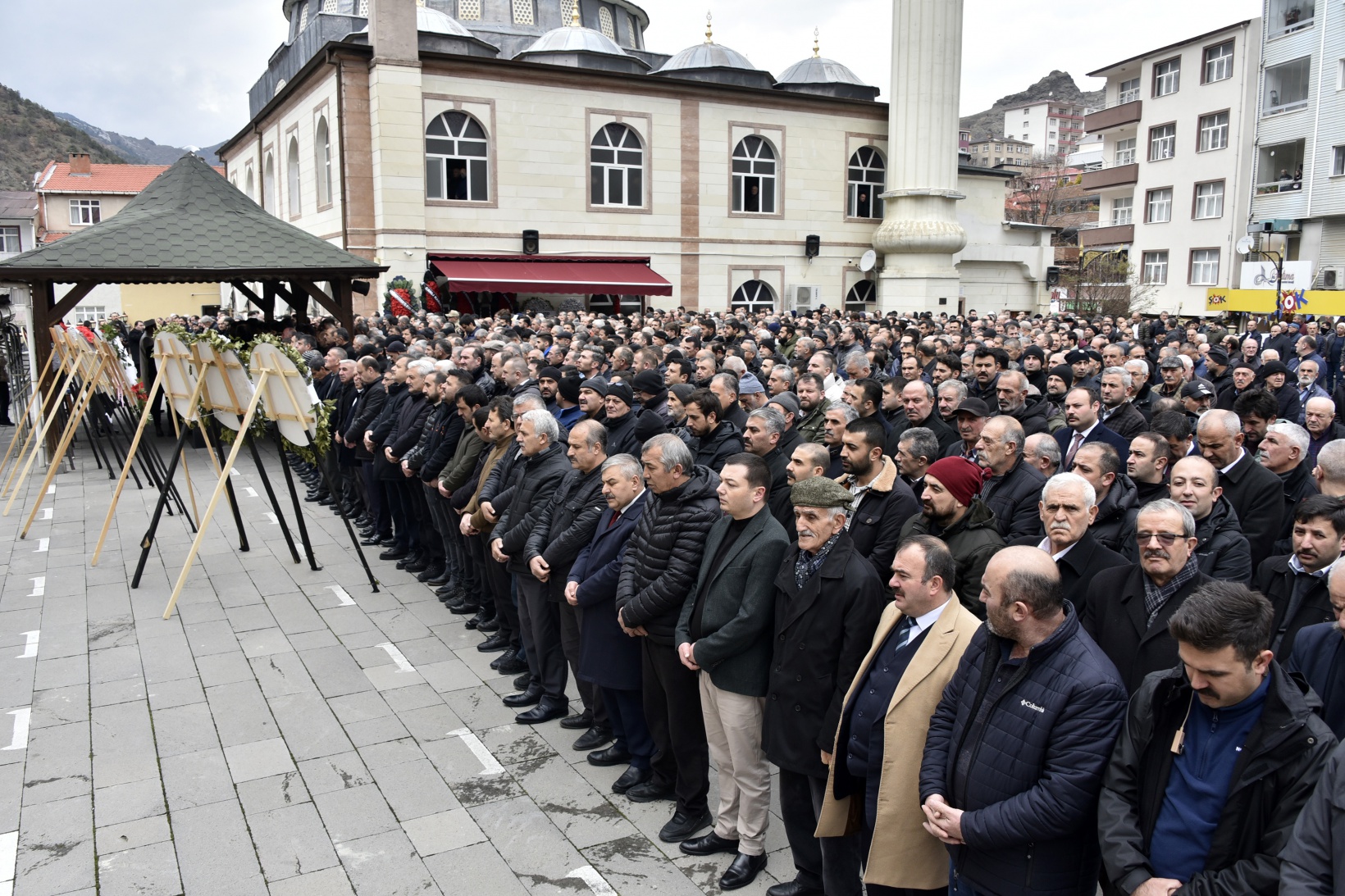 Başkan Çimen’in annesi son yolculuğuna uğurlandı  19