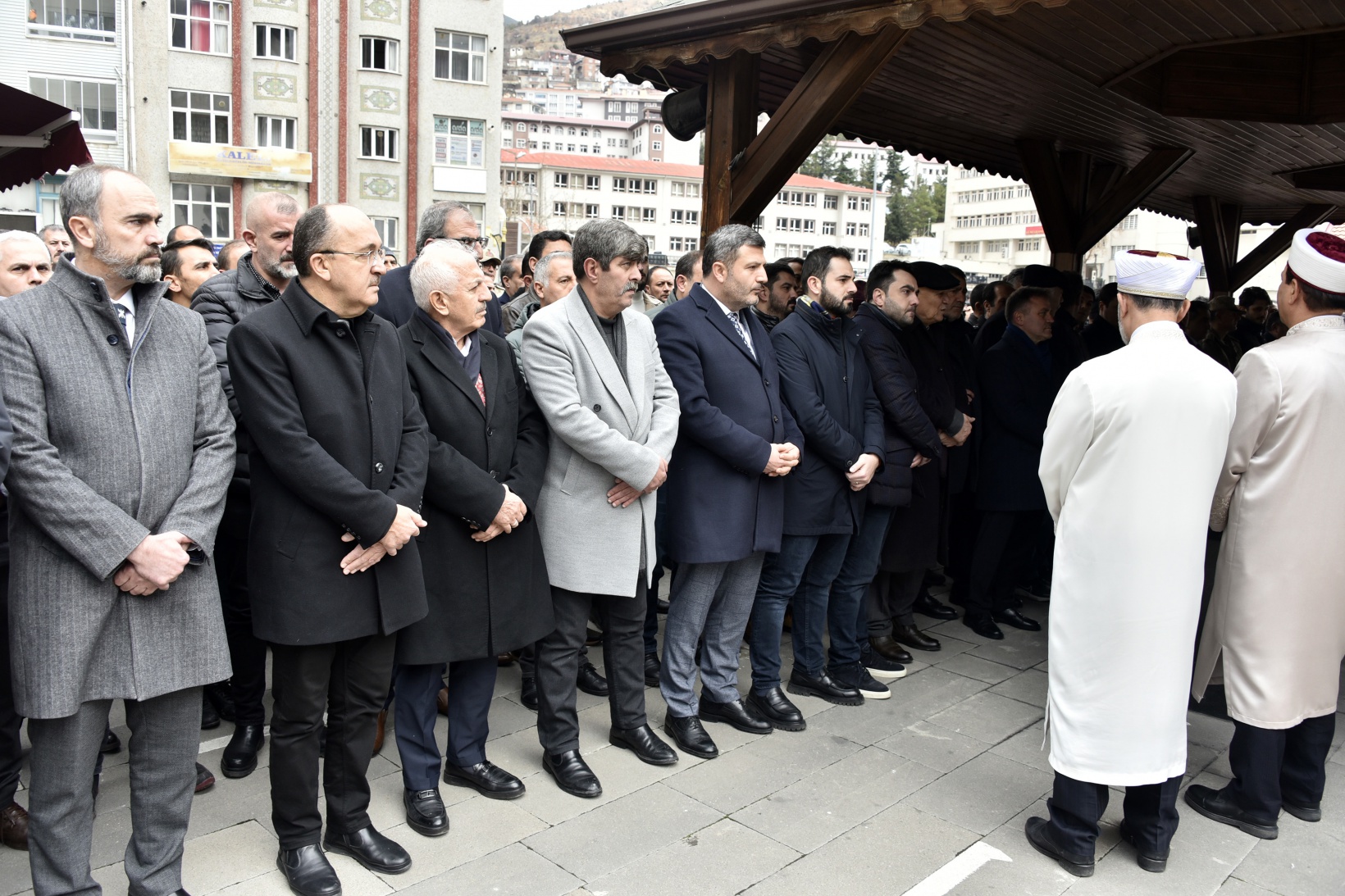 Başkan Çimen’in annesi son yolculuğuna uğurlandı  20