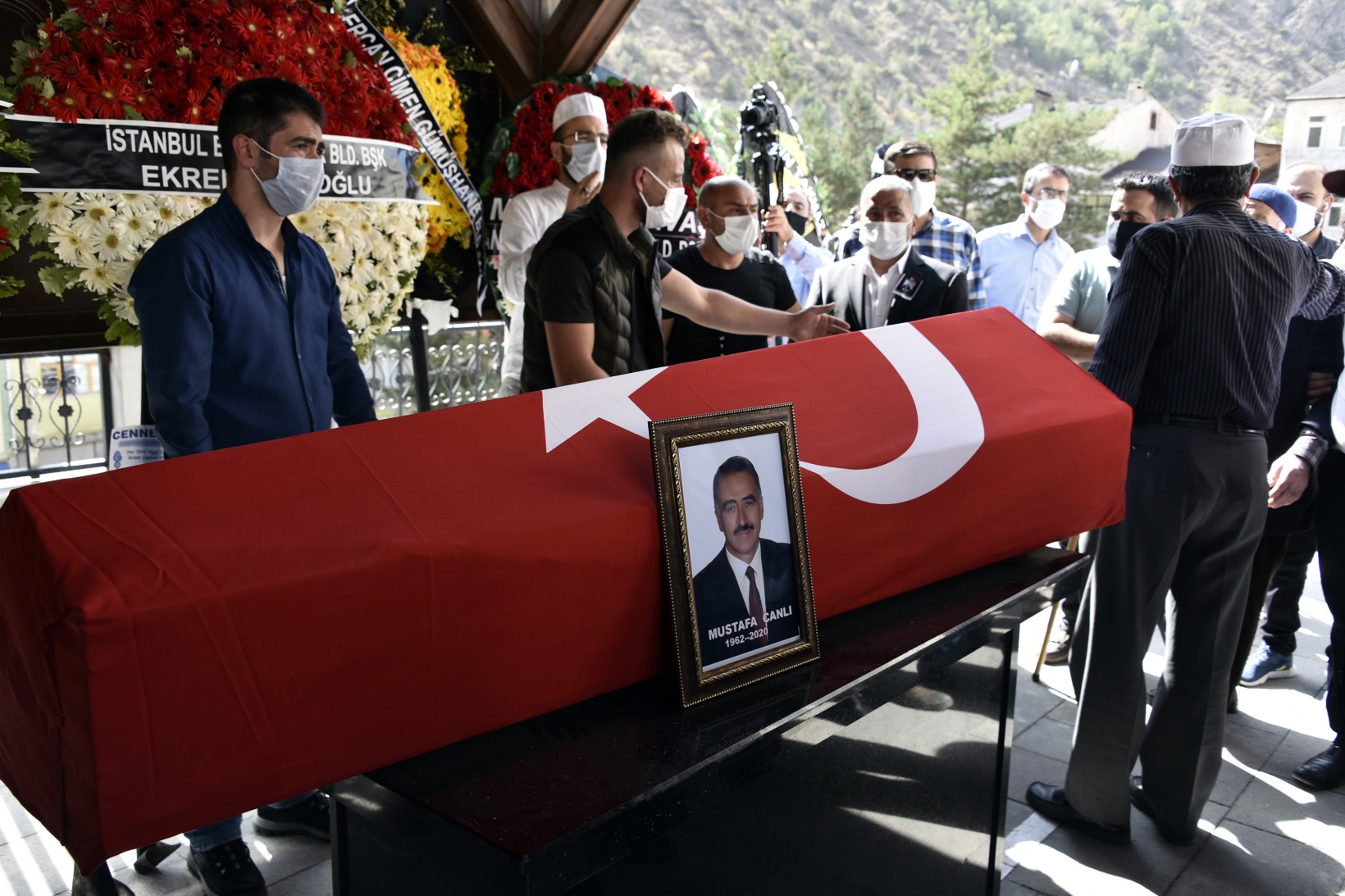 Mustafa Canlı son yolculuğuna uğurlandı 16