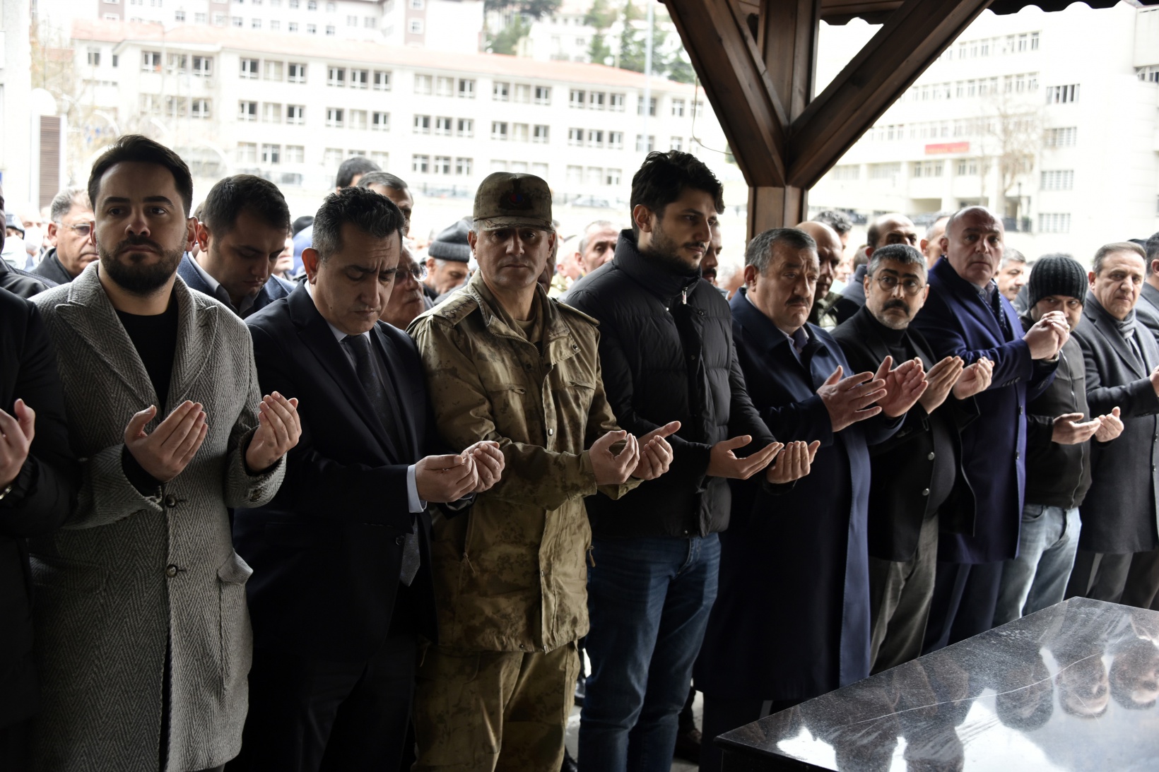 Başkan Çimen’in annesi son yolculuğuna uğurlandı  3