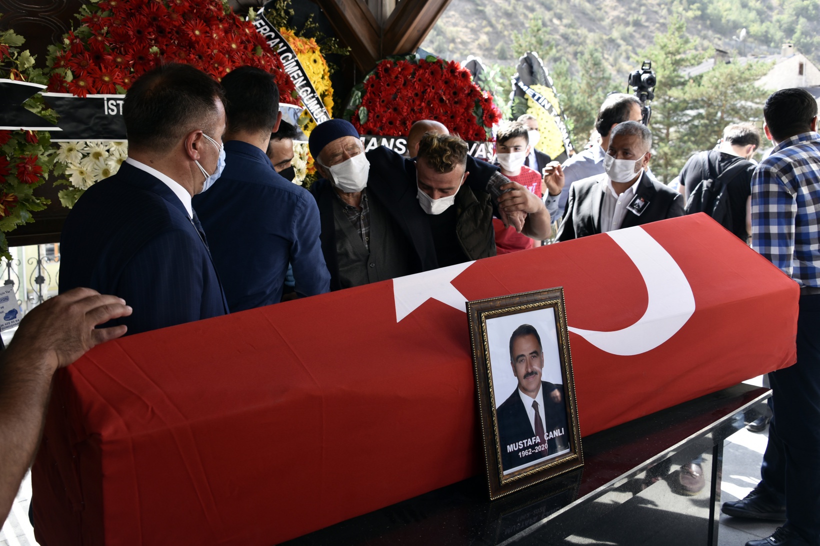 Mustafa Canlı son yolculuğuna uğurlandı 10