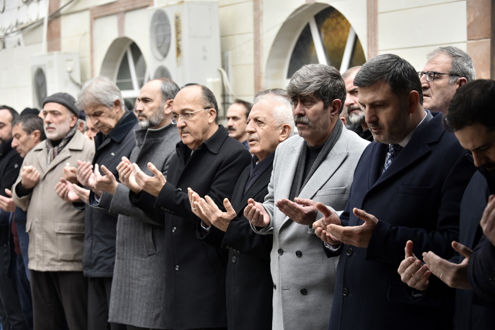 Başkan Çimen’in annesi son yolculuğuna uğurlandı  4