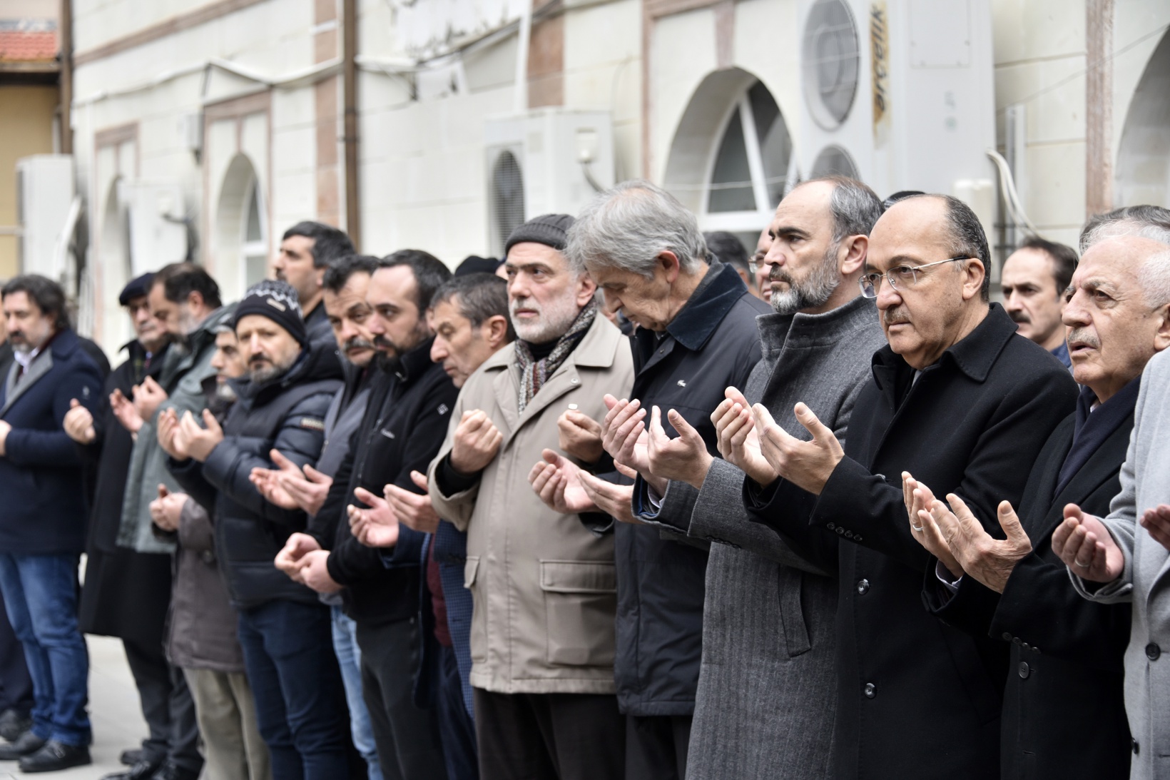 Başkan Çimen’in annesi son yolculuğuna uğurlandı  10