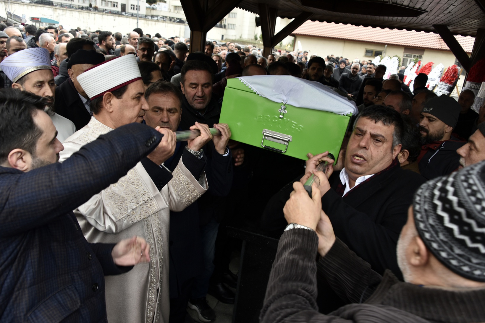 Başkan Çimen’in annesi son yolculuğuna uğurlandı  13