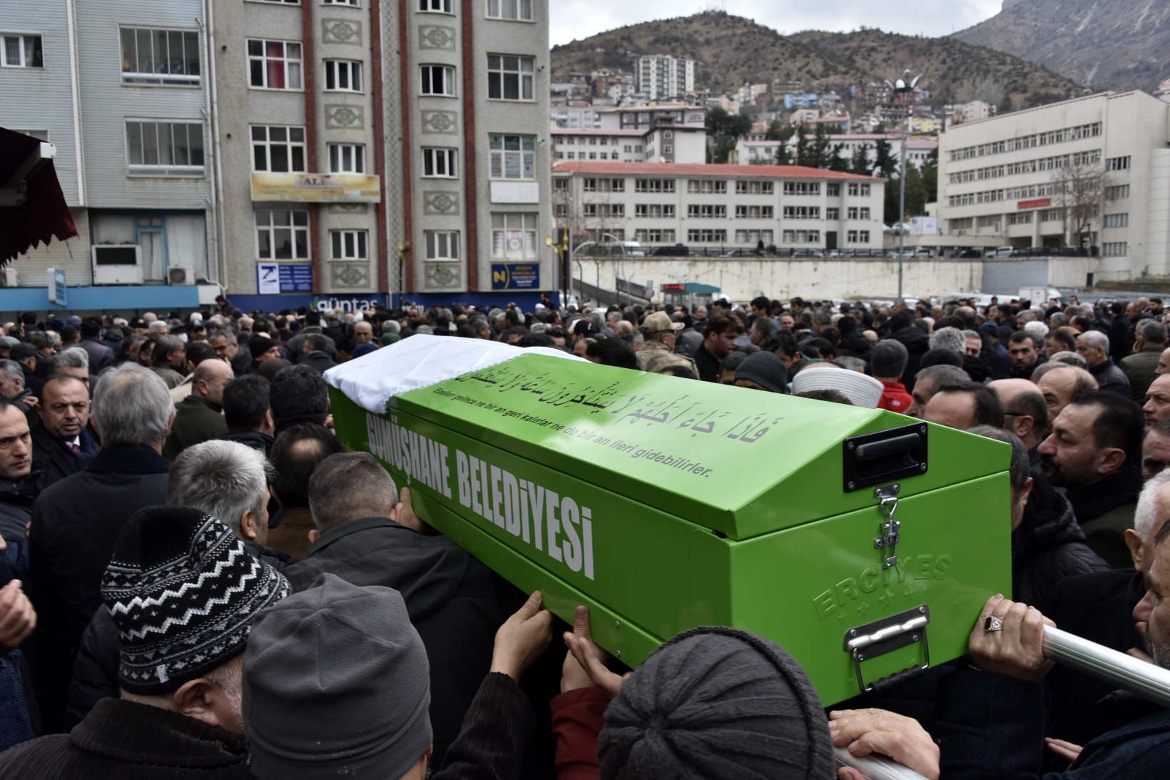 Başkan Çimen’in annesi son yolculuğuna uğurlandı  15