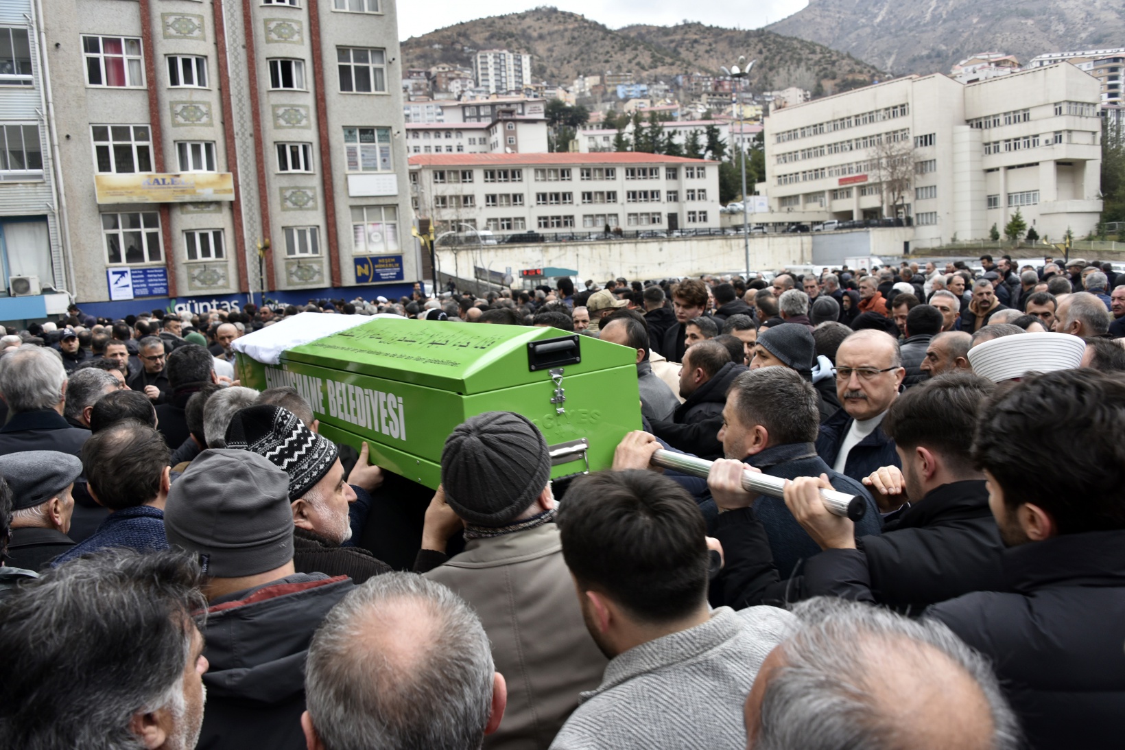 Başkan Çimen’in annesi son yolculuğuna uğurlandı  7