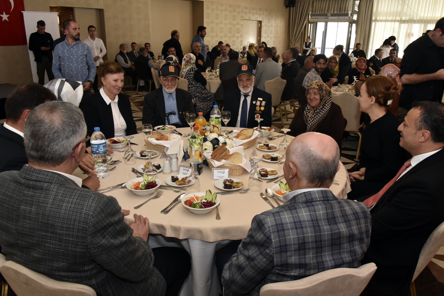 Vali Taşbilek’ten gaziler onuruna yemek 36