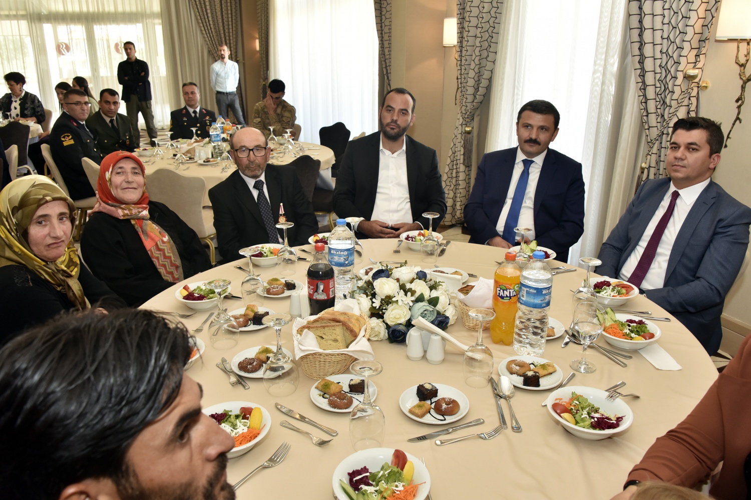 Vali Taşbilek’ten gaziler onuruna yemek 7