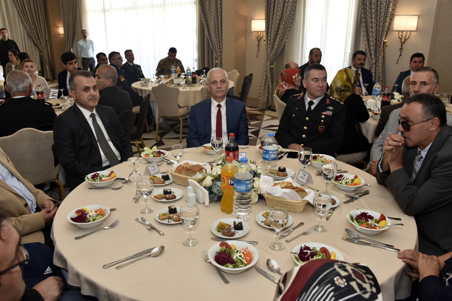 Vali Taşbilek’ten gaziler onuruna yemek 21