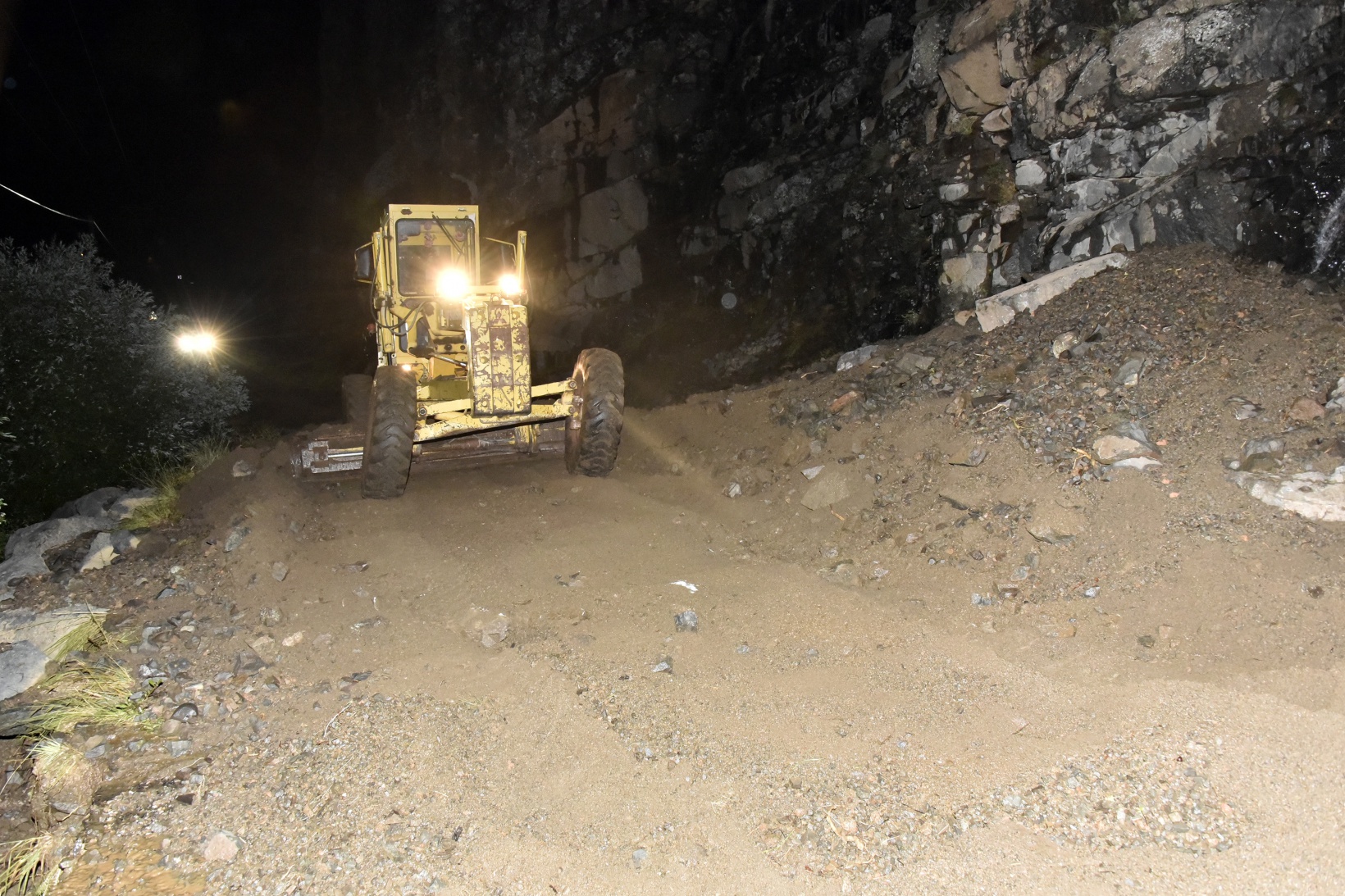 Gümüşhane’de 10 dakika süren dolu ve yağmur sele neden oldu 17