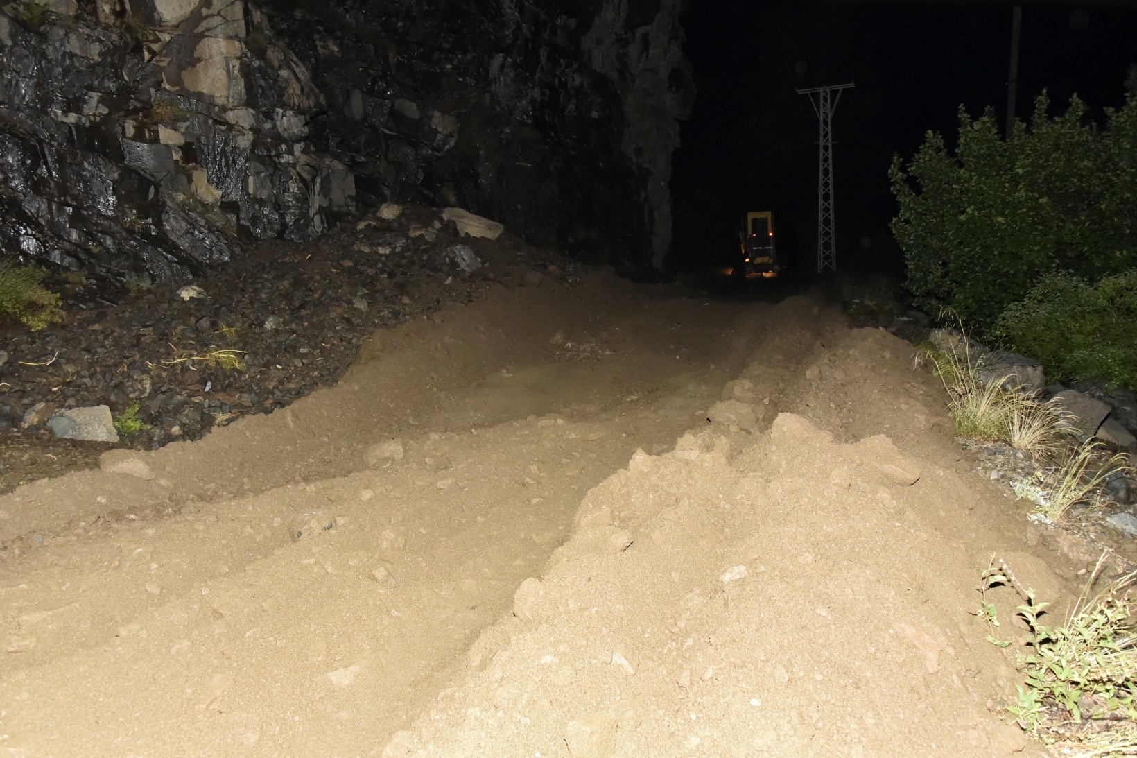 Gümüşhane’de 10 dakika süren dolu ve yağmur sele neden oldu 23