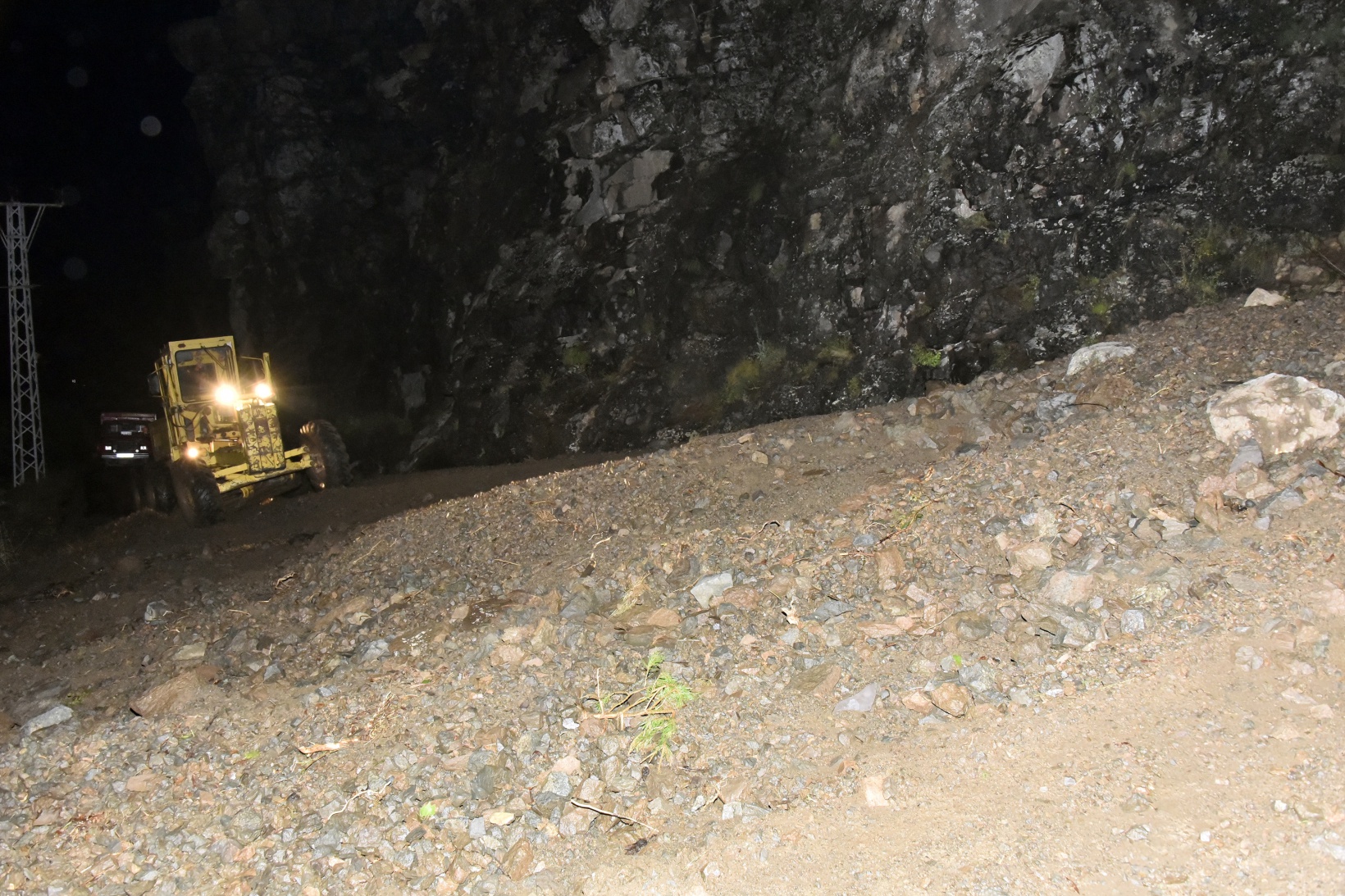 Gümüşhane’de 10 dakika süren dolu ve yağmur sele neden oldu 19