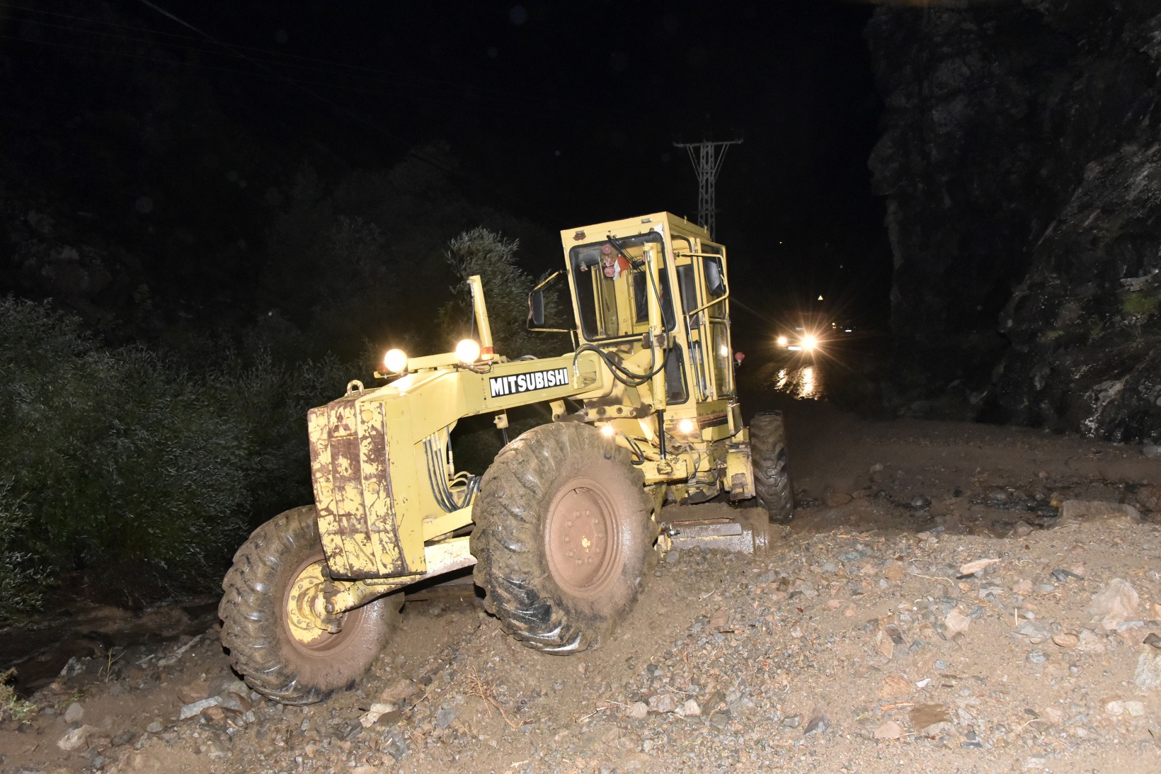 Gümüşhane’de 10 dakika süren dolu ve yağmur sele neden oldu 20