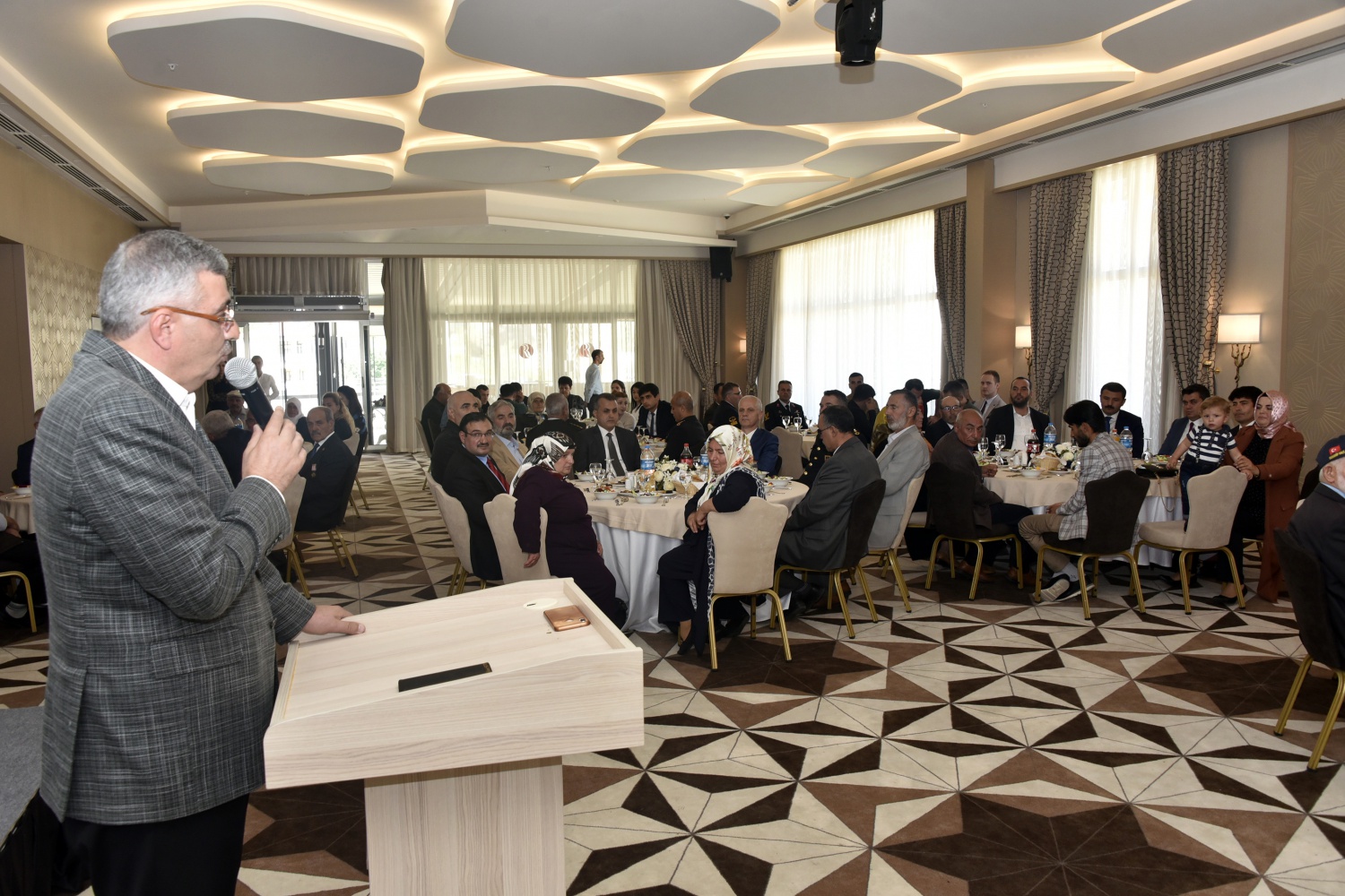 Vali Taşbilek’ten gaziler onuruna yemek 15