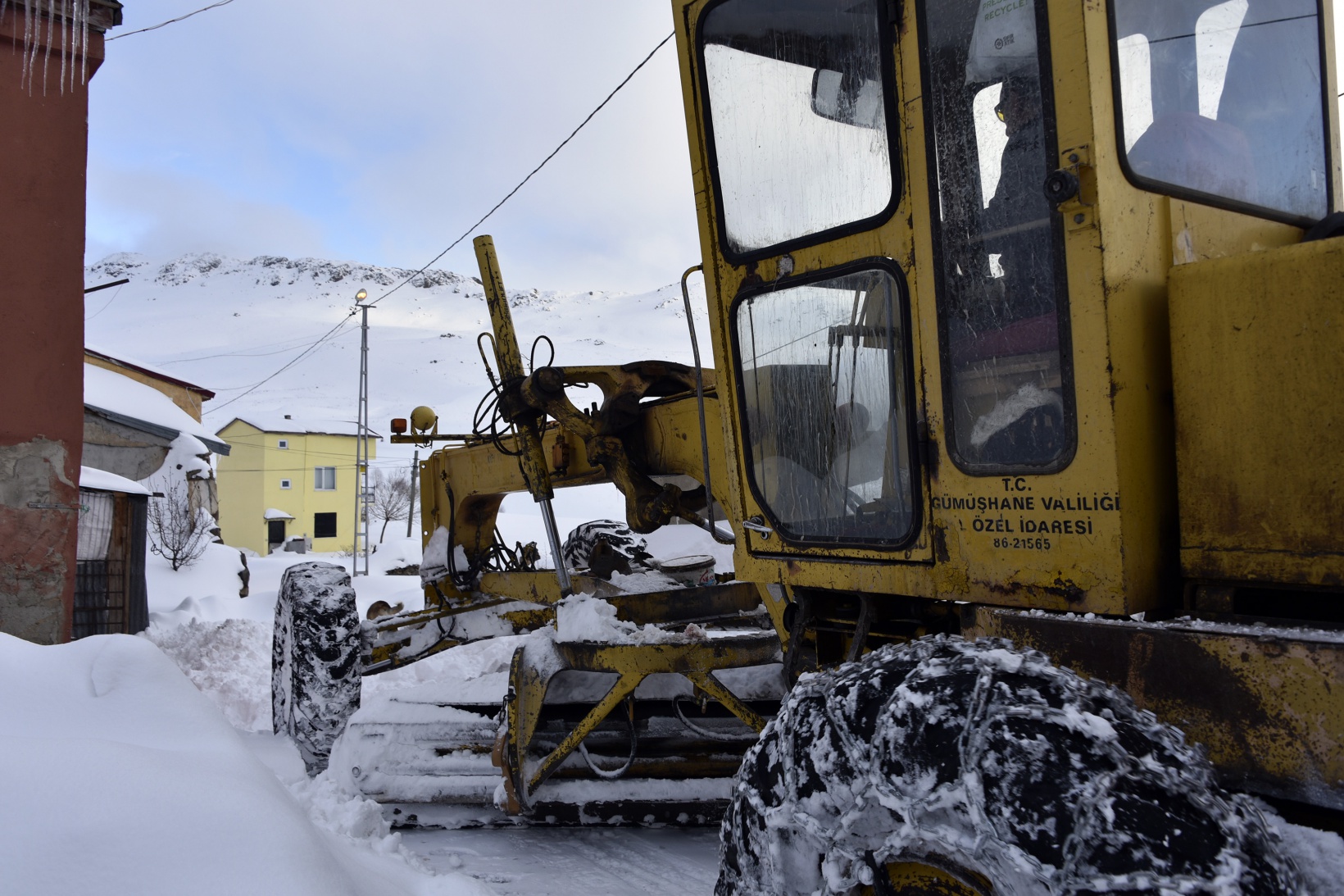 Gümüşhane’de karla mücadele çalışmaları devam ediyor 12