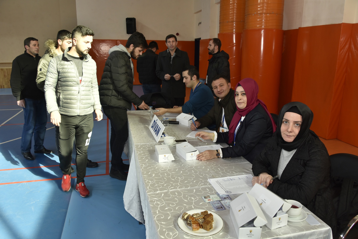 AK Parti’de temayül yoklaması yapıldı 3