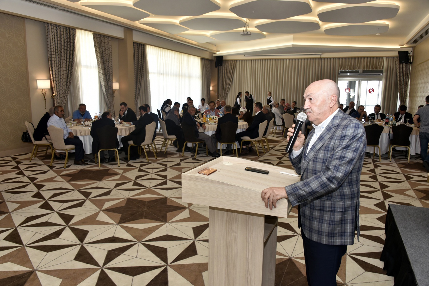 Vali Taşbilek’ten gaziler onuruna yemek 18