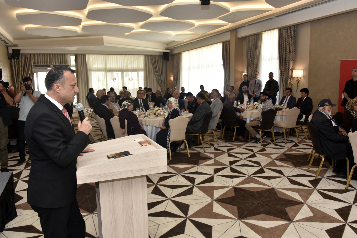 Vali Taşbilek’ten gaziler onuruna yemek 28