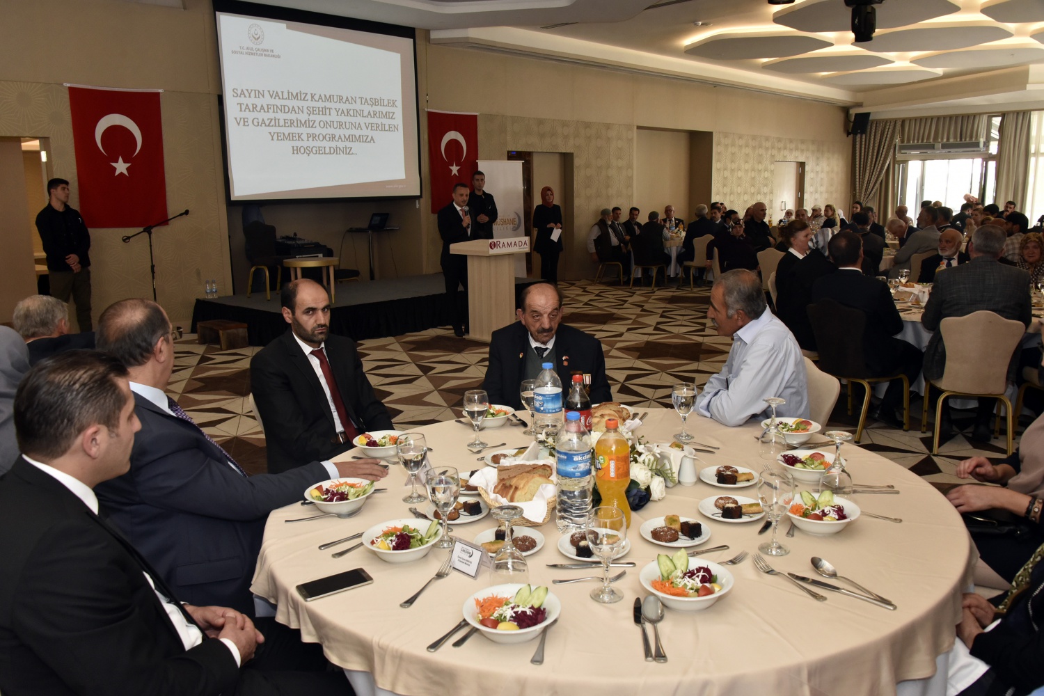 Vali Taşbilek’ten gaziler onuruna yemek 31