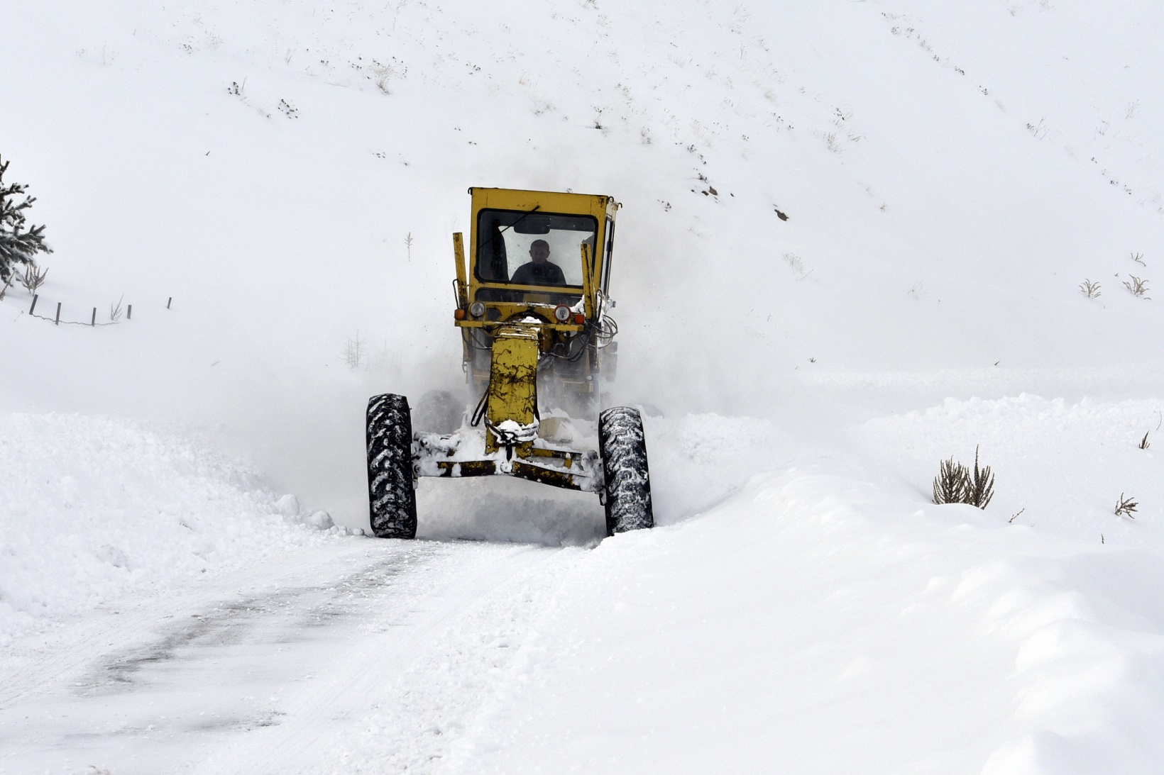 Gümüşhane’de karla mücadele çalışmaları devam ediyor 11