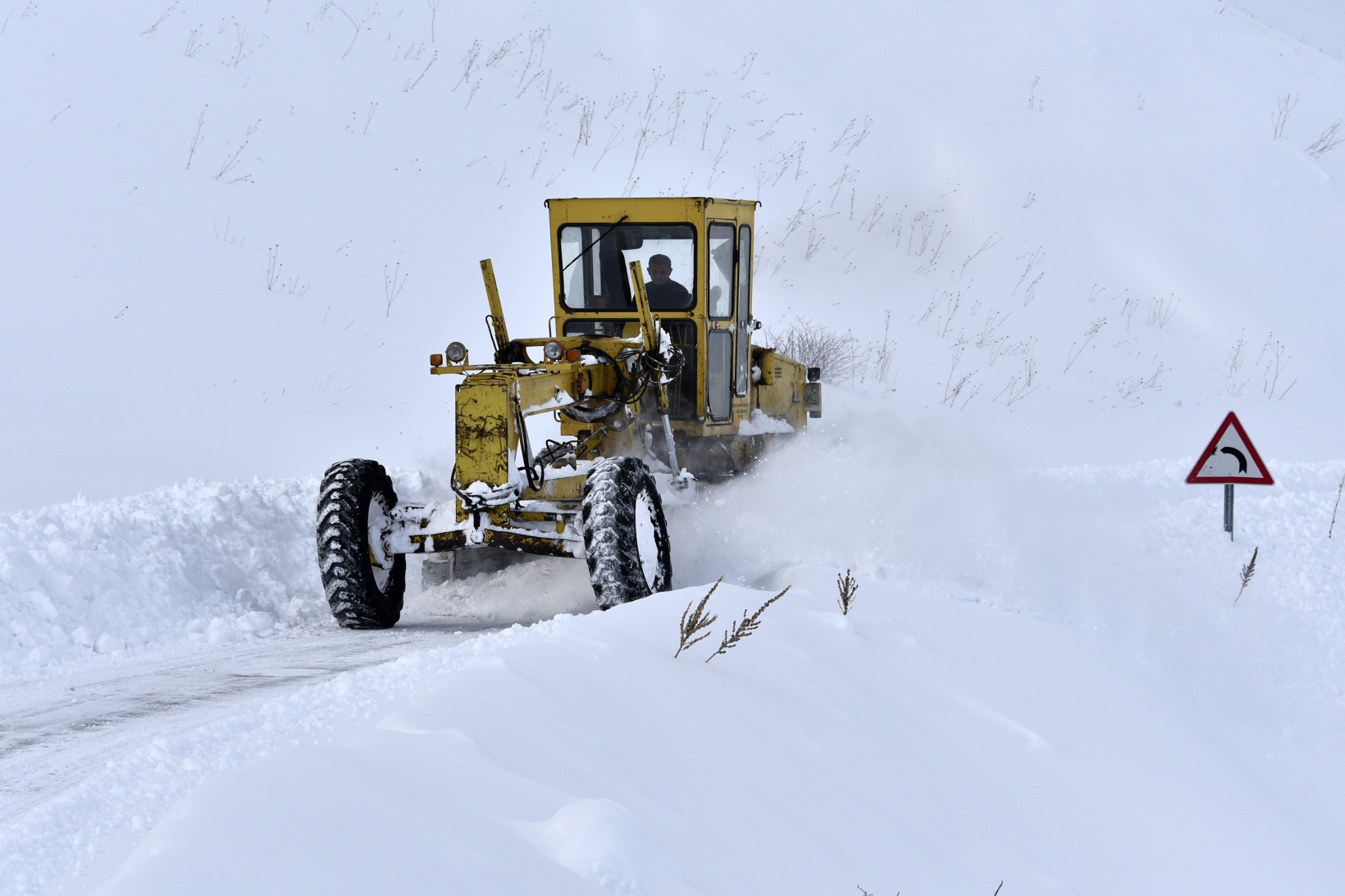 Gümüşhane’de karla mücadele çalışmaları devam ediyor 16
