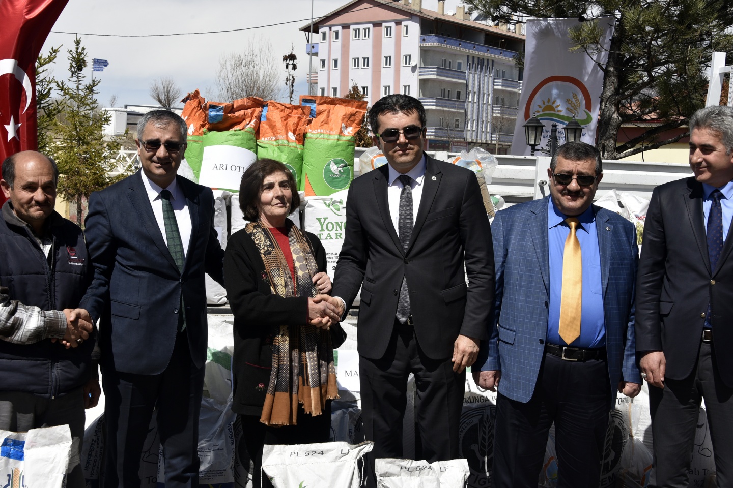 Gümüşhane çiftçisine 68 tonluk tarihi tohum desteği 12