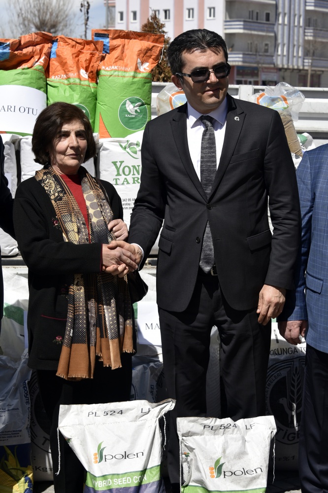 Gümüşhane çiftçisine 68 tonluk tarihi tohum desteği 20