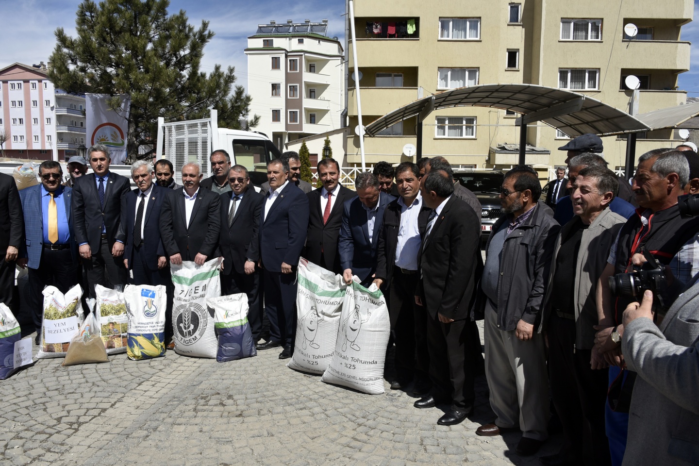 Gümüşhane çiftçisine 68 tonluk tarihi tohum desteği 14