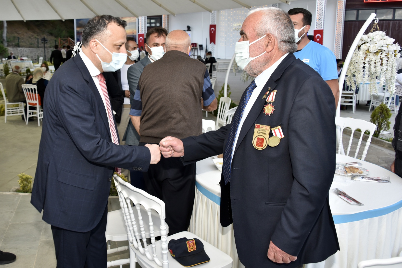 Gümüşhane’de şehit aileleri ve gaziler onuruna yemek verildi 33